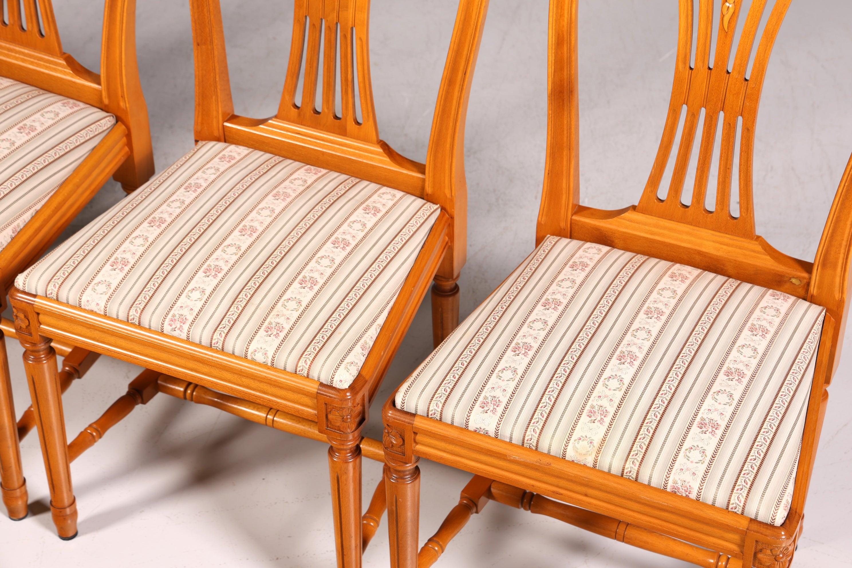 4x Dreamy chairs in Gustavian style English kitchen chairs antique style dining room chair set