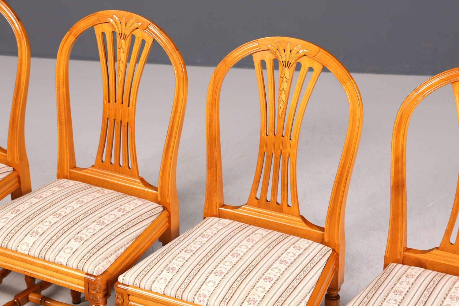 4x Dreamy chairs in Gustavian style English kitchen chairs antique style dining room chair set