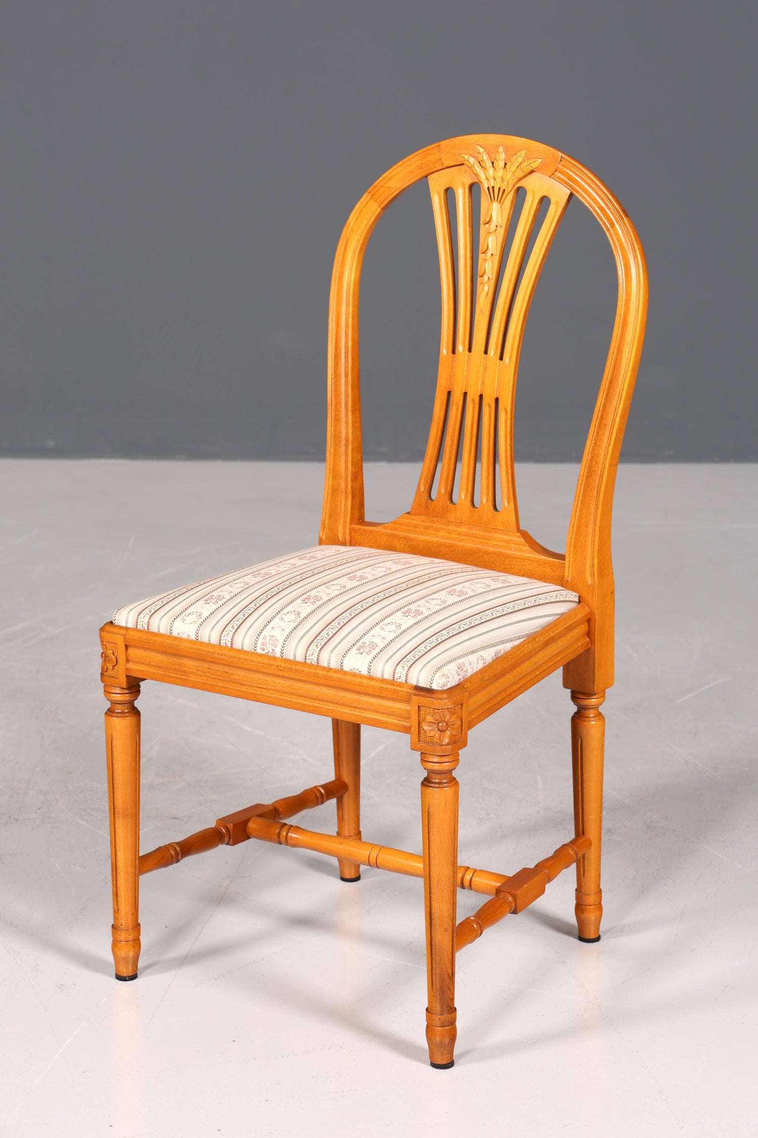 4x Dreamy chairs in Gustavian style English kitchen chairs antique style dining room chair set