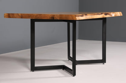 Stilvoller Nussbaum Tisch 160cm-90cm Esszimmer Tisch Baumkanten Platte massiv Holz Küchentisch
