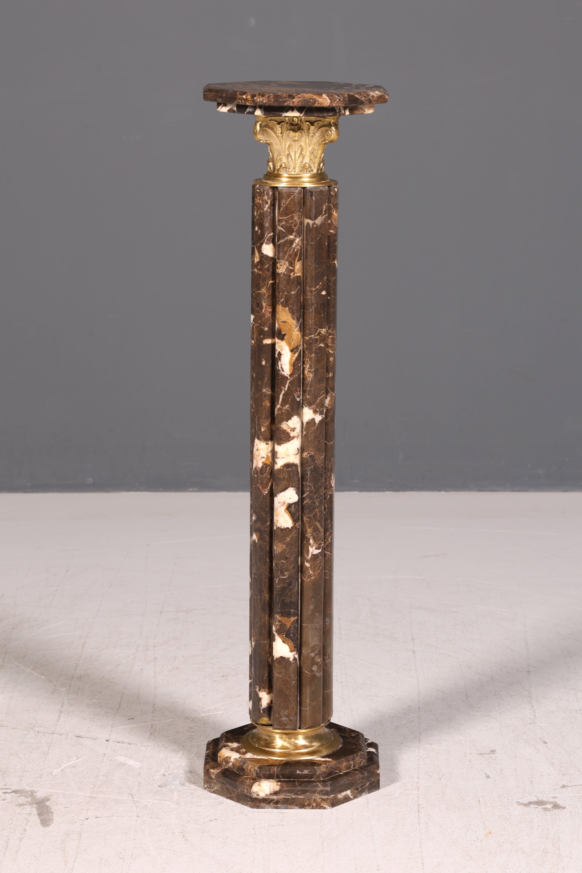 Stilvolle Barock Stil Säule Louis XV Marmor Blumensäule Naturstein Sockel Ablage
