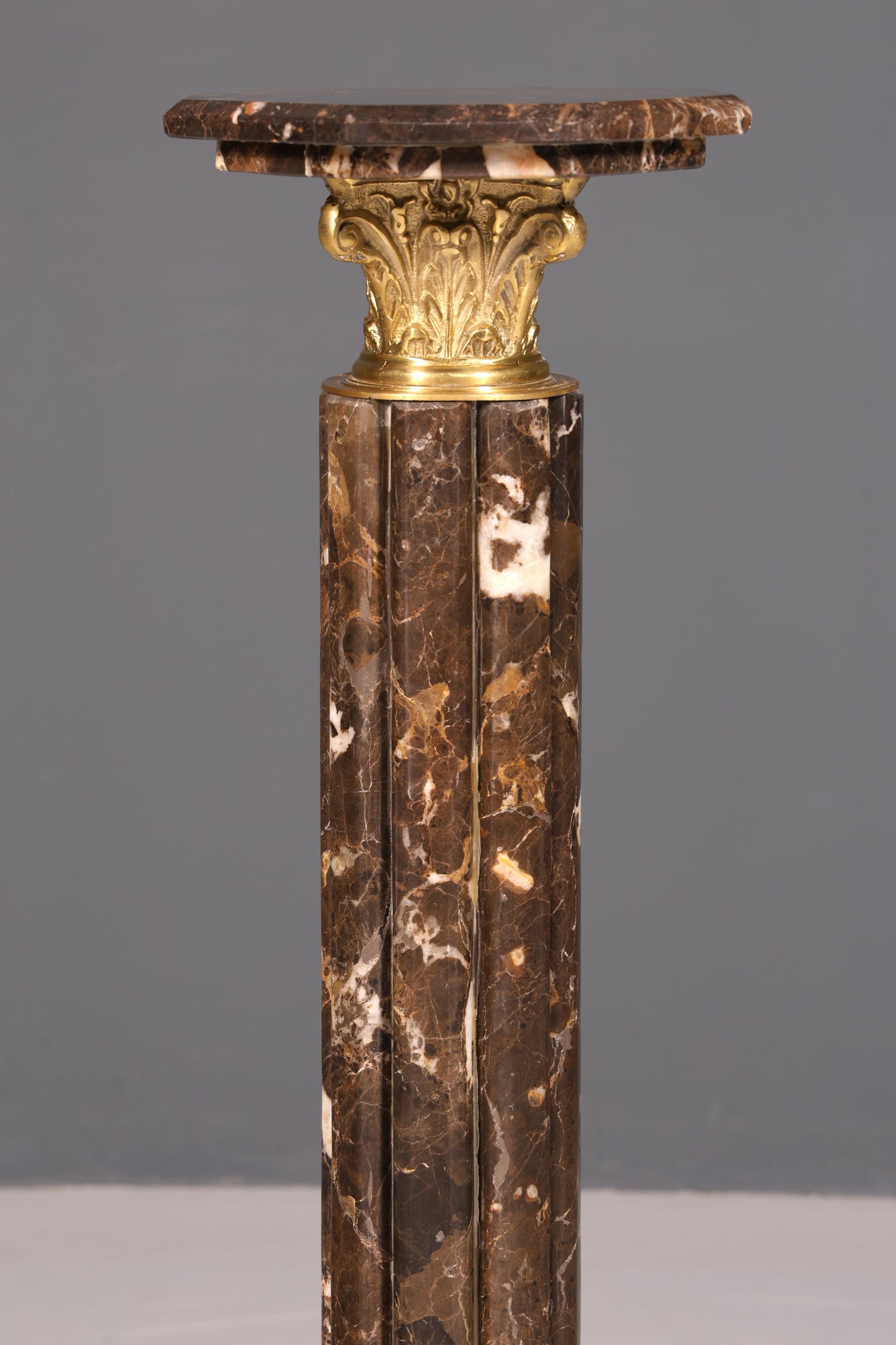 Stilvolle Barock Stil Säule Louis XV Marmor Blumensäule Naturstein Sockel Ablage