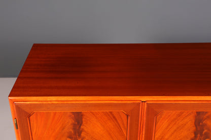 Wunderschöner Schrank im Gustavianischen Stil 60er Jahre Wäscheschrank Vertiko Mid Century Aktenschrank Kommode