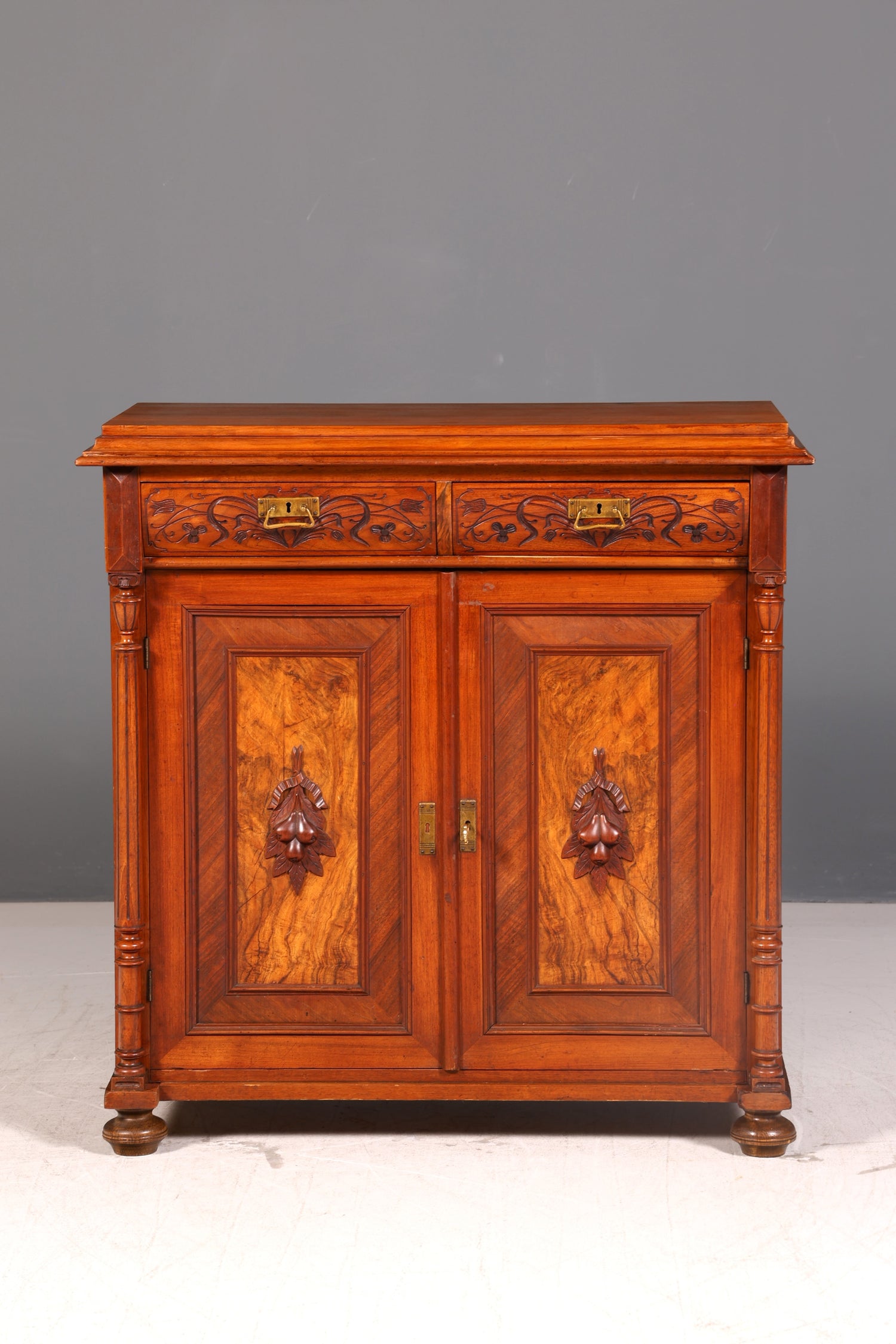 Traumhafter Gründerzeit Schrank Nussbaum Schnitzerei Halbschrank Kommode Antik Sideboard Buffet Vintage