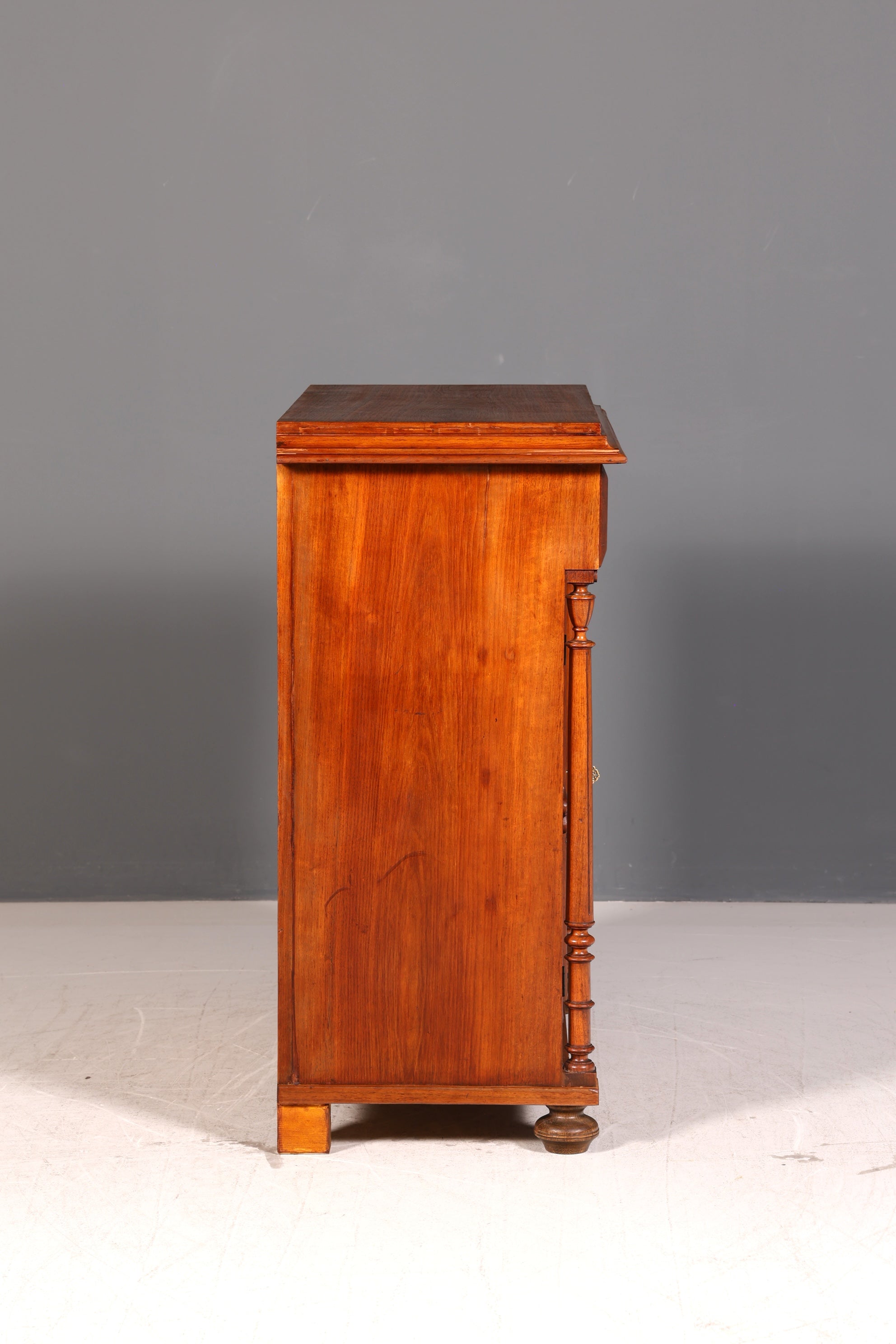Traumhafter Gründerzeit Schrank Nussbaum Schnitzerei Halbschrank Kommode Antik Sideboard Buffet Vintage