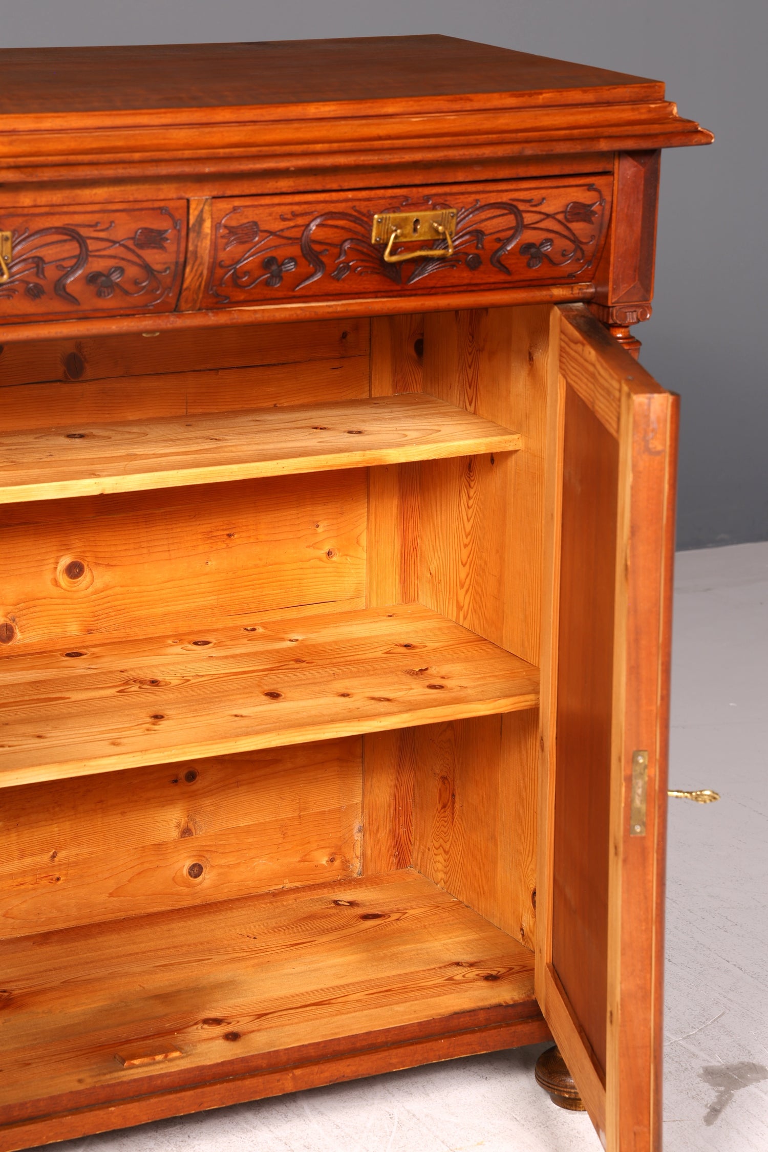 Traumhafter Gründerzeit Schrank Nussbaum Schnitzerei Halbschrank Kommode Antik Sideboard Buffet Vintage