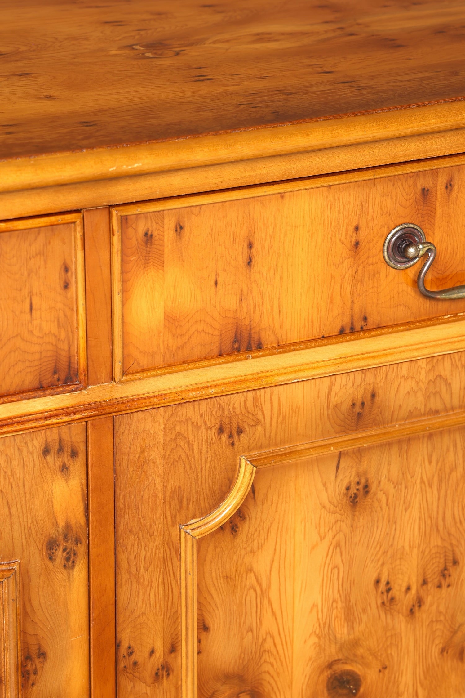 Beautiful English sideboard cabinet antique 60s buffet cabinet chest of drawers