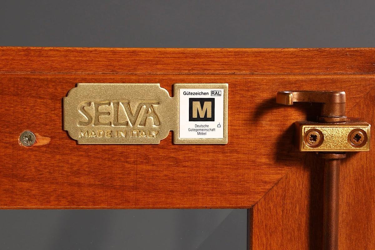 Prachtige originele Selva Style internationale vitrinekast van kersenhout in antieke stijl, glazen vitrinekast, vertiko, servieskast, Italiaanse meubels