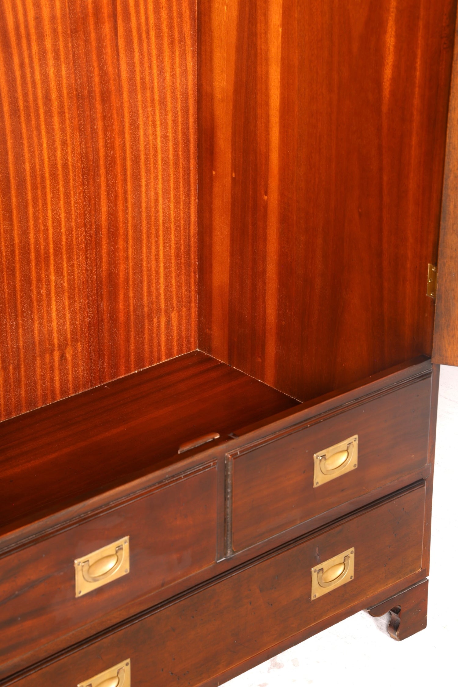 Beeindruckender Maritimer Kleiderschrank Wäscheschrank Englischer Schiffs Dielenschrank Military Kolonial Antik Vintage