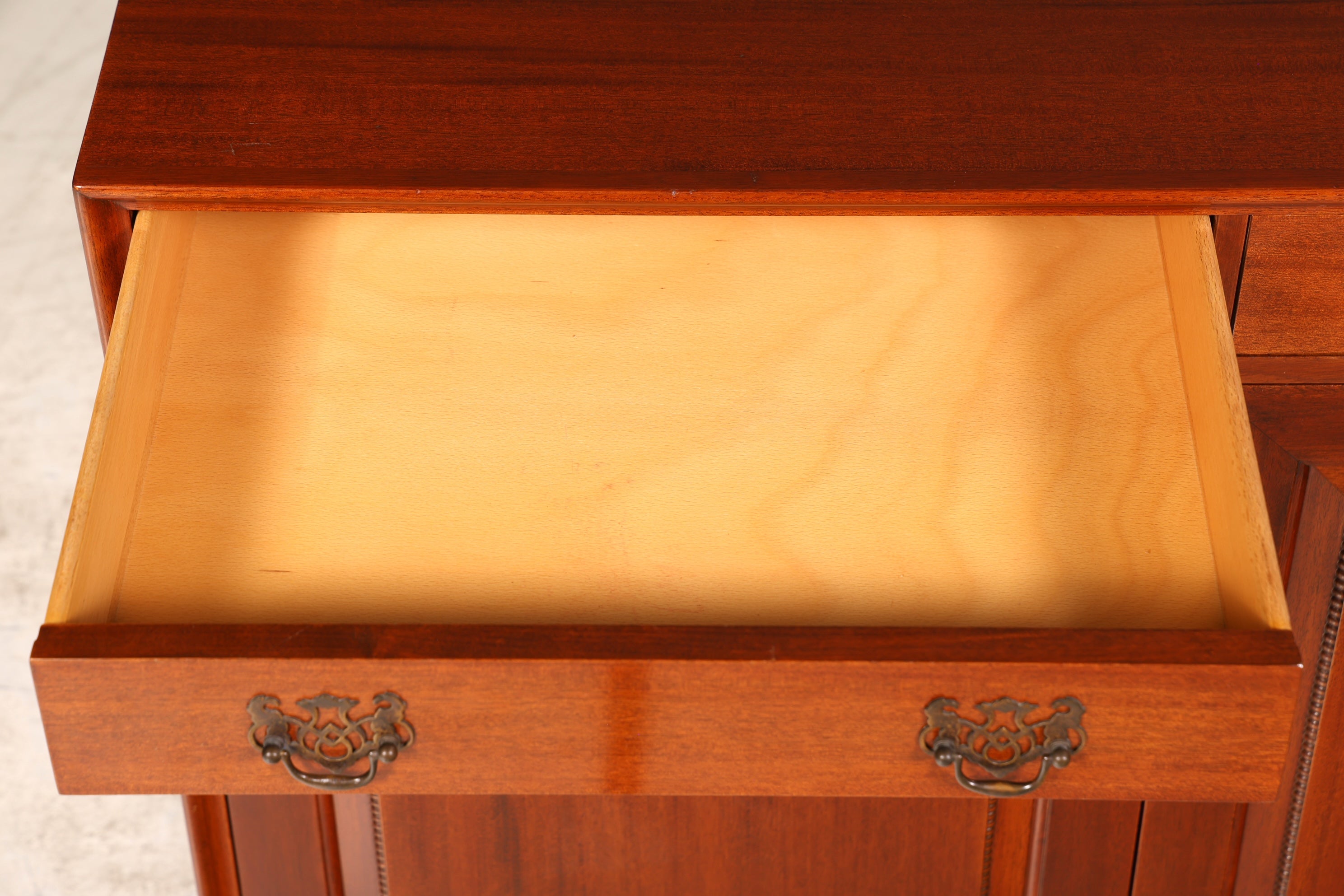 Wunderschöne Englische Kommode Holz TV Schrank echt Holz Antik Sideboard 1 von 2