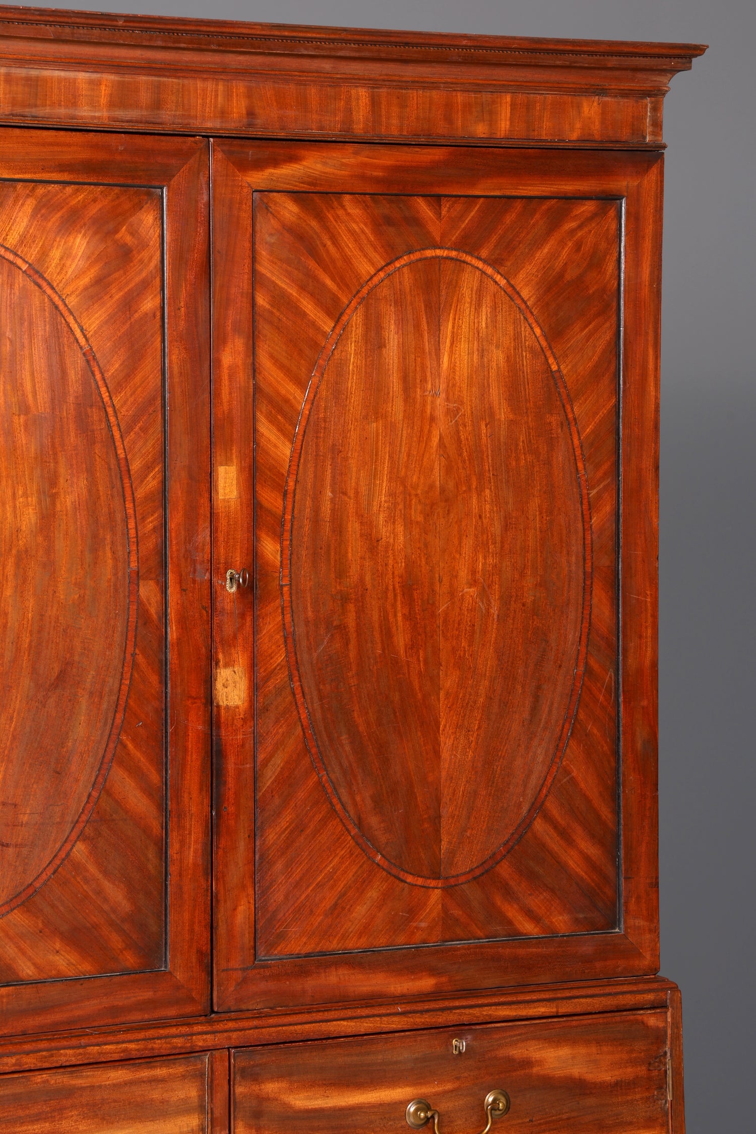 Beeindruckender Antiker Englischer Wäscheschrank Mahagoni Kleiderschrank um 1900 Dielenschrank Schrank