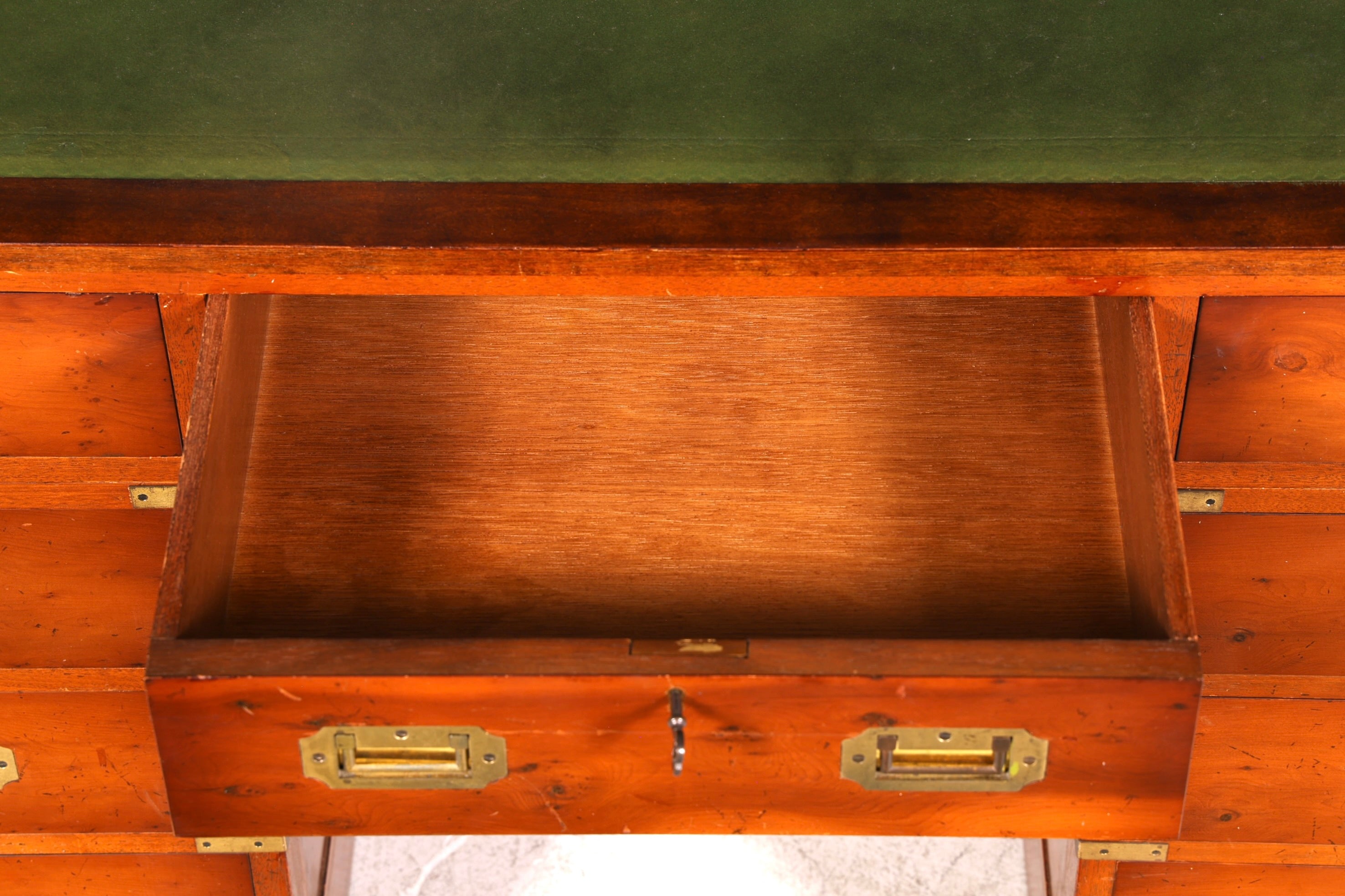 Edler Englischer Schreibtisch Military Chest Echt Lederauflage Bürotisch Office Table Maritim Antik Vintage