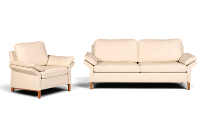 Hauptstadt Möblerei Rolf Benz 3300 Sessel und Sofa Set aus cremefarbenem Echtleder mit eleganten Holzfüßen
