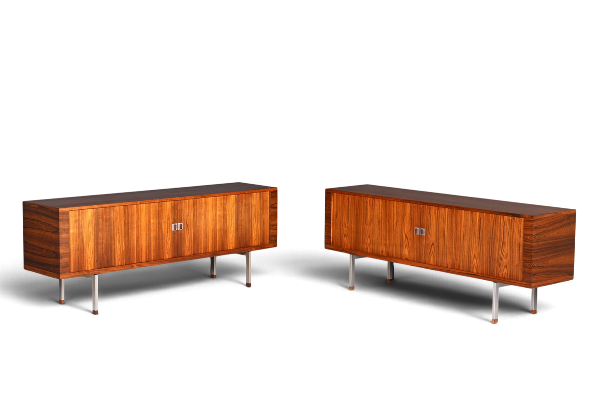 Beeindruckendes Original Hans J. Wegner für RY Møbler Modell RY 25 Sideboard Palisander Holz TV Kommode Vintage Schiebetür Schrank 2 von 2