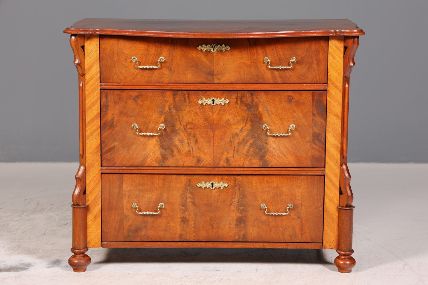 Traumhafte Louis Philippe Kommode Nussbaum Gründerzeit Schubladenkommode um 1890