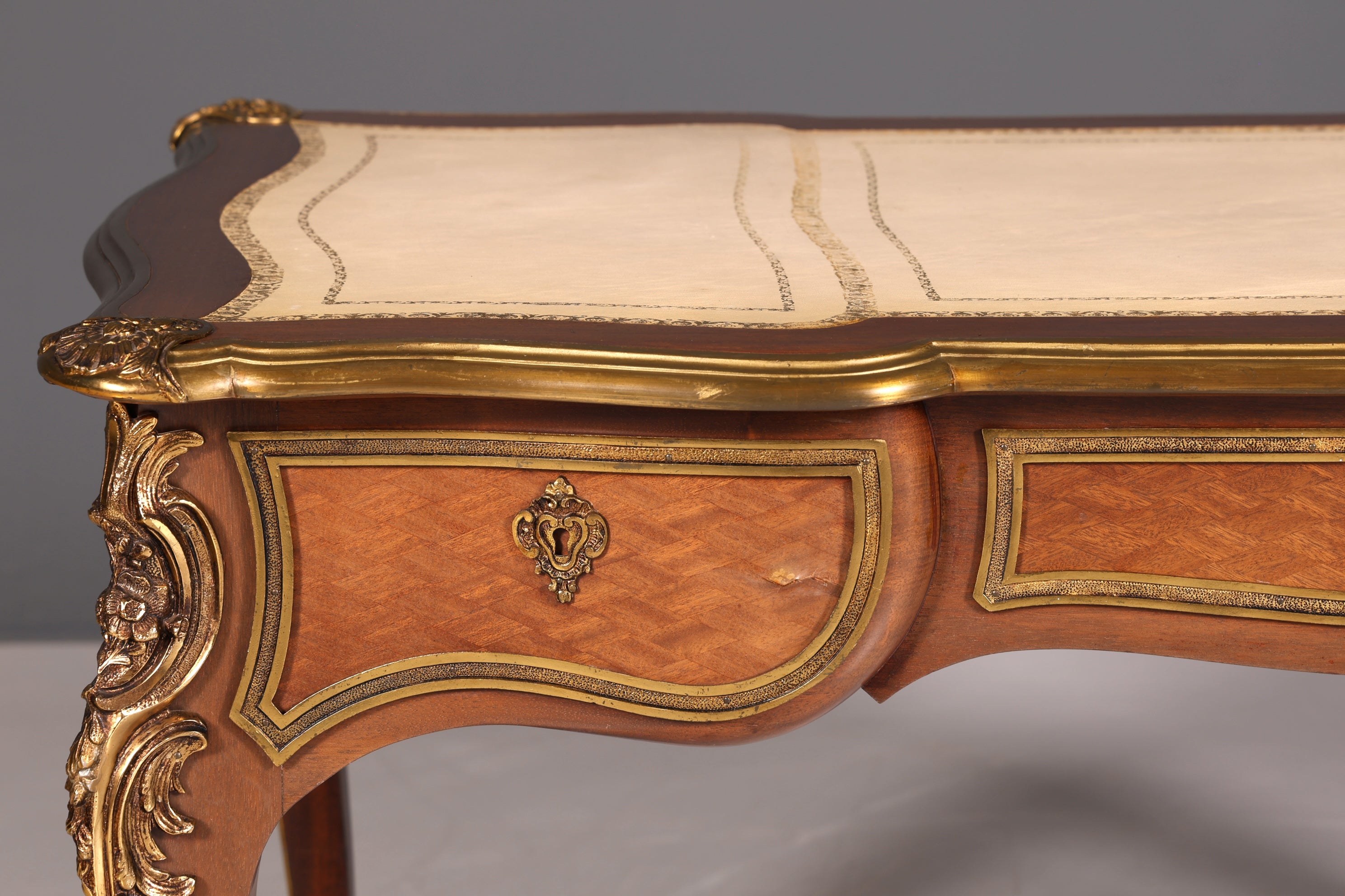 G078 Finish - Louis XV Barock Schreibtisch usw. Messing Zarge, Preis muss ich noch recherchieren