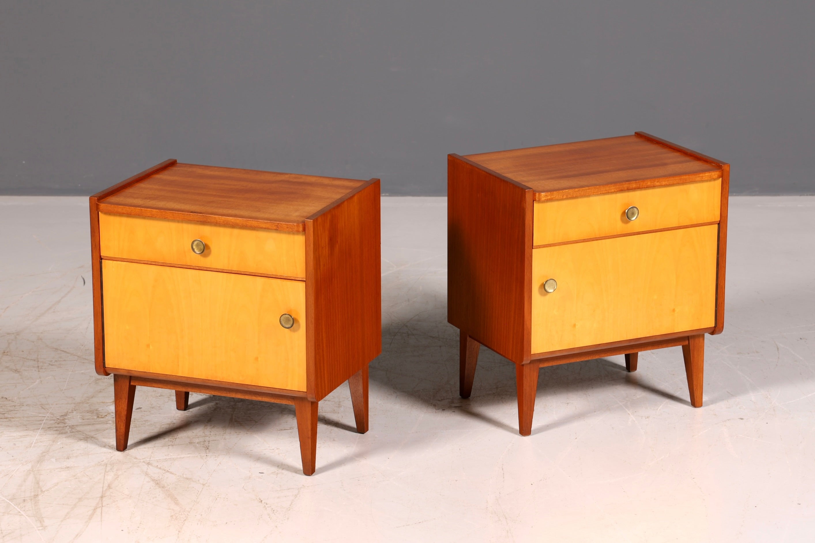 Wunderschöner Mid Century Nachttisch Vintage Danish Design Kommode Beistelltisch Nachtschrank Retro echt Holz 1 von 2