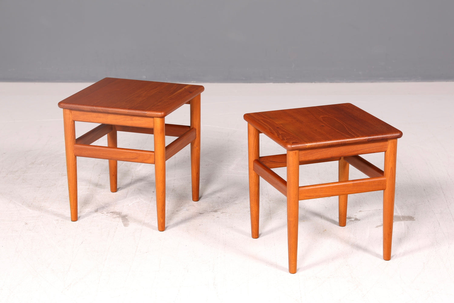 Edler Mid Century Teak Beistelltisch Dänisch Blumenhocker Ablagetisch Vintage 60er Danish Design Tisch 1 von 2