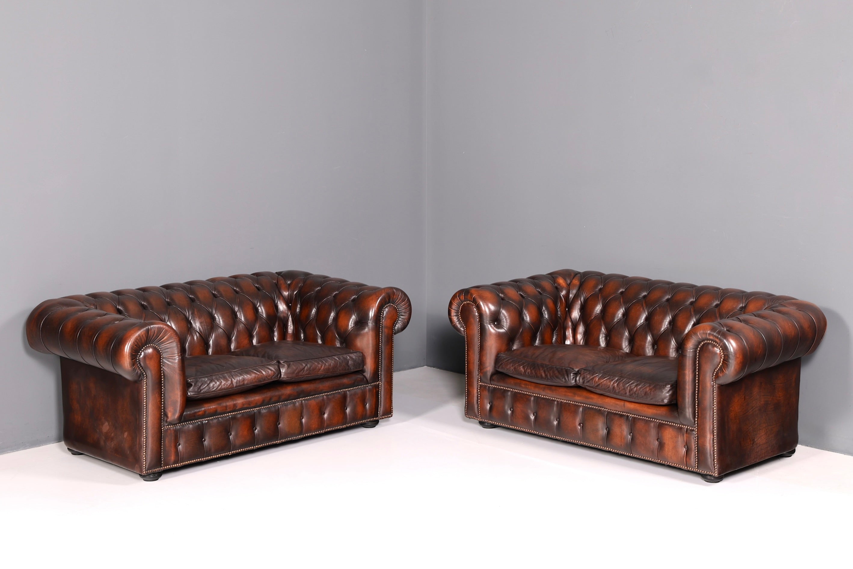 Edles Original Chesterfield Sofa 2-Sitzer Couch Echt Leder Englisch Antik Polstersofa