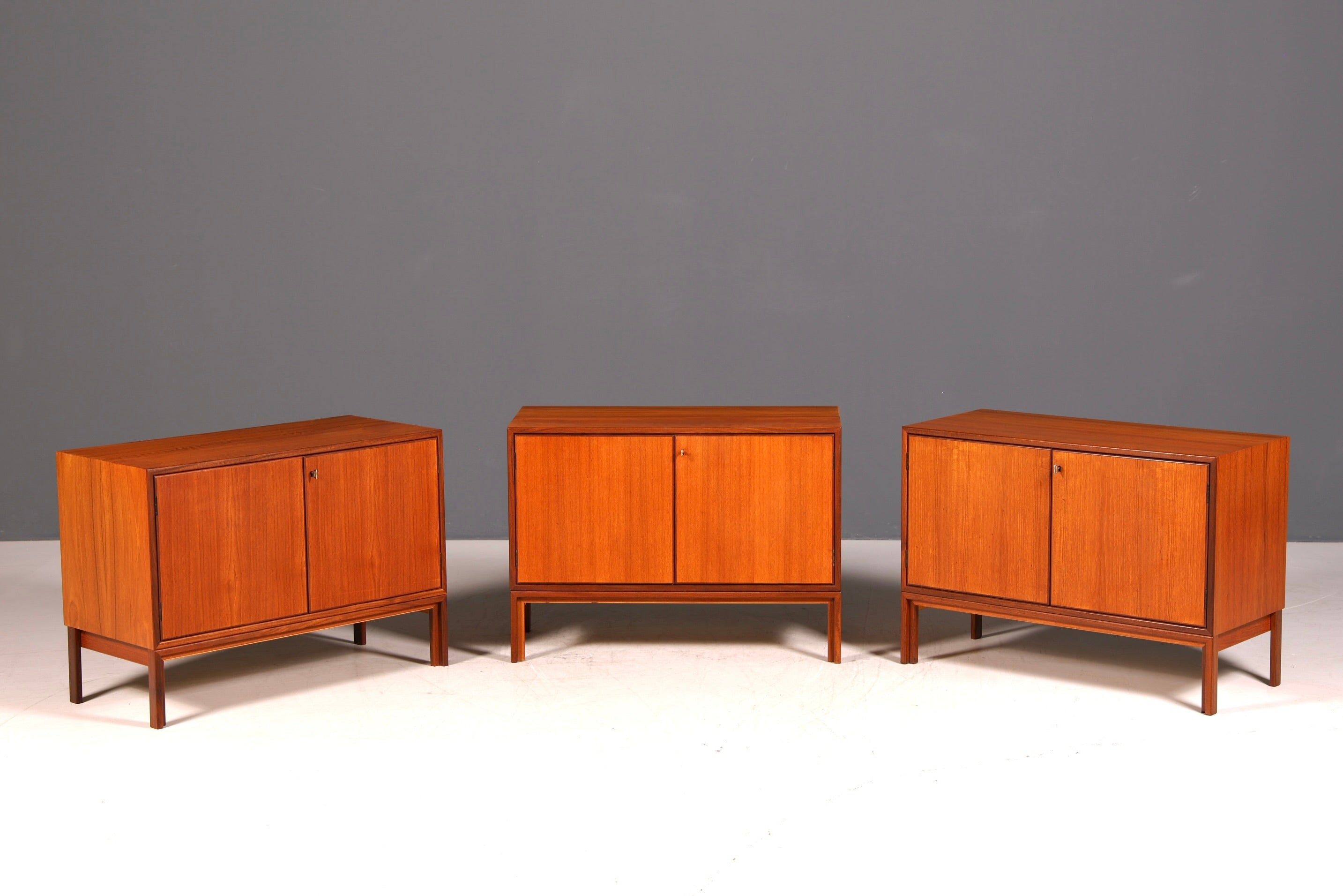 G444 Finish Wunderschöne Mid Century Kommode Vintage Schrank Retro Flur Kommode 60s Regal Sideboard (Kopie)