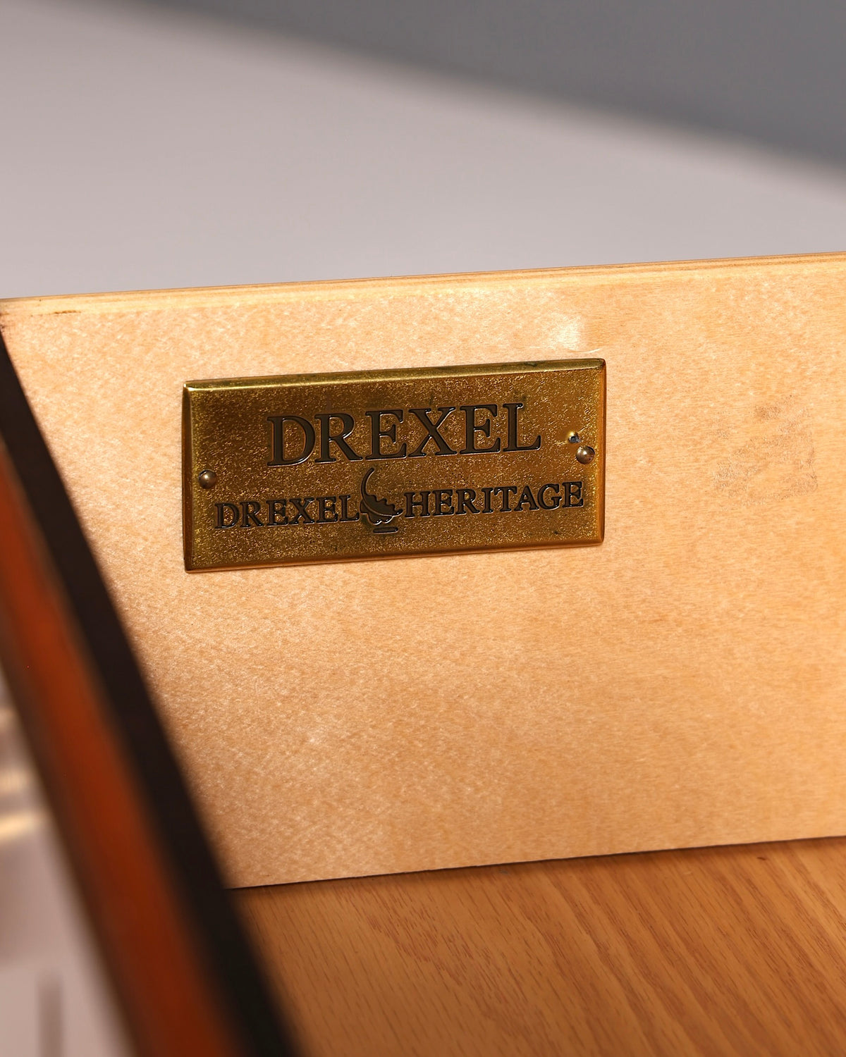 Elegante Drexel Heritage vertiko-ladekast in antieke Amerikaanse stijl, ladekast met laden, chiffonnière, linnenkast