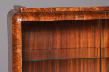 Edle Art Deco Vitrine Nussbaum Vitrine massiv Holz Antik Schrank Regal Vitrinenschrank