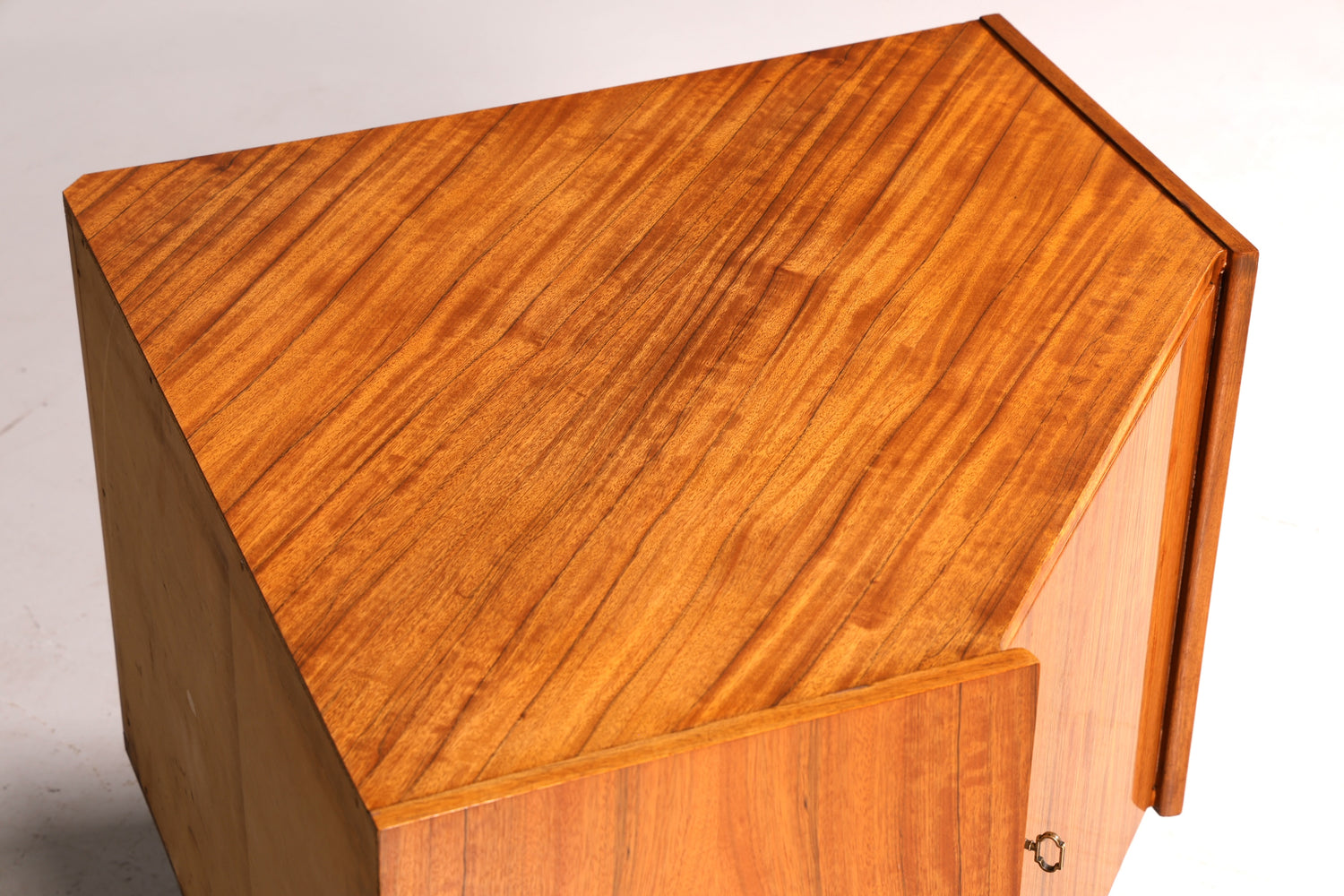Wunderschöne Mid Century Eckkommode Vintage Schrank Eckschrank 60er Jahre Kommode echt Holz