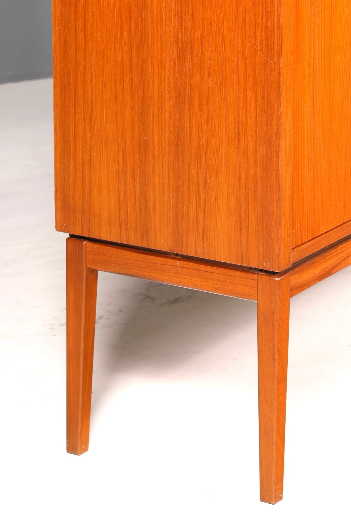 Wunderschönes Mid Century Highboard Teak Holz Schrank Danish Design Büro Kommode 60s