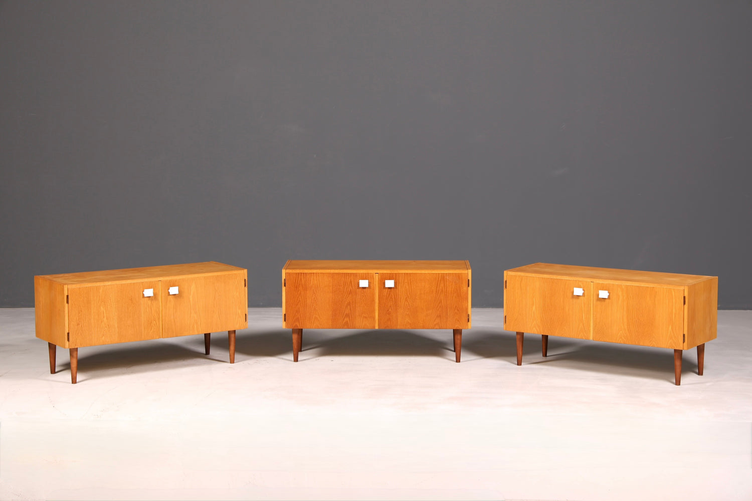 Prachtige originele Hellerau-kommode uit het midden van de twintigste eeuw, model 427, dressoir voor tv, vintage, echt hout