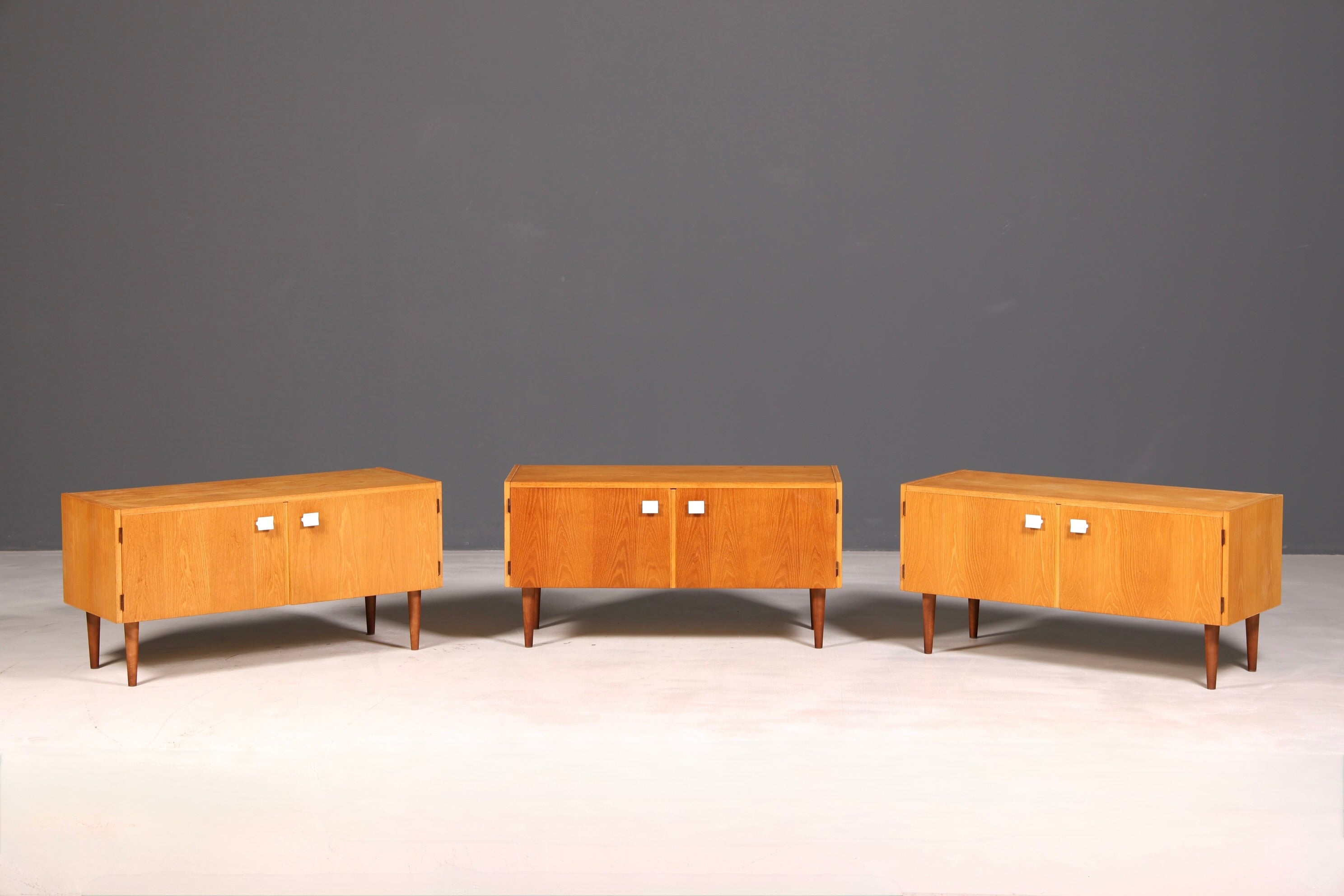 Prachtige originele Hellerau-kommode uit het midden van de twintigste eeuw, model 427, dressoir voor tv, vintage, echt hout