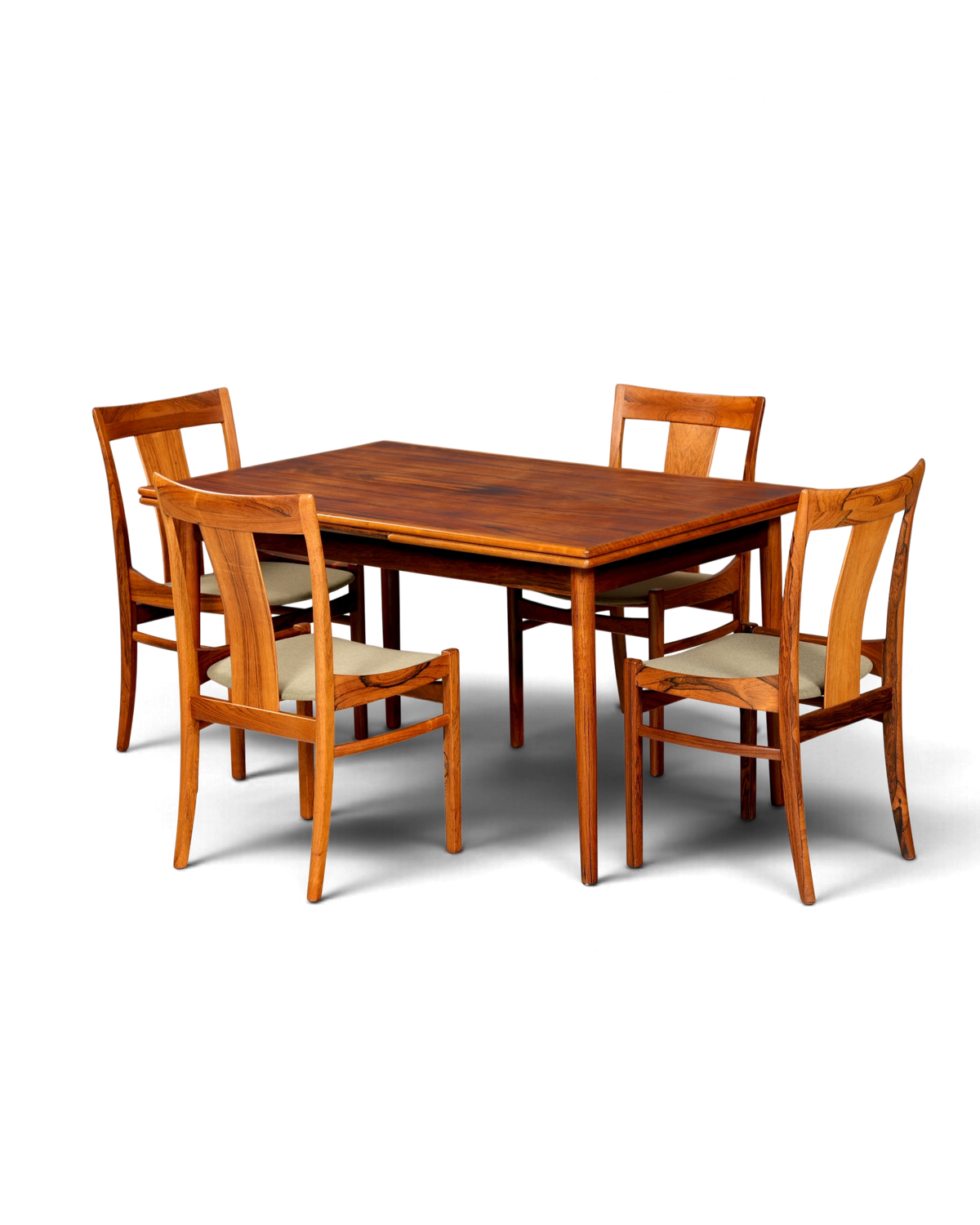Hauptstadt Möblerei Mid Century Esstisch aus Echtholz mit vier passenden Stühlen im dänischen Vintage Design