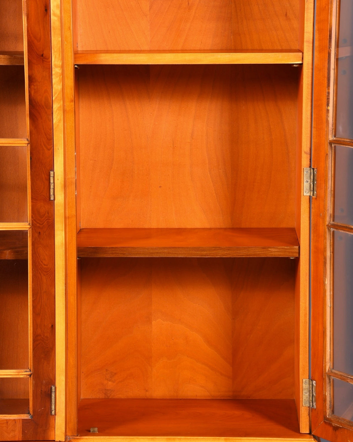 Traumhafte Englische Vitrine Bücherschrank Buffet Antik Stil Englisch Eibe Glasvitrine Bibliothek