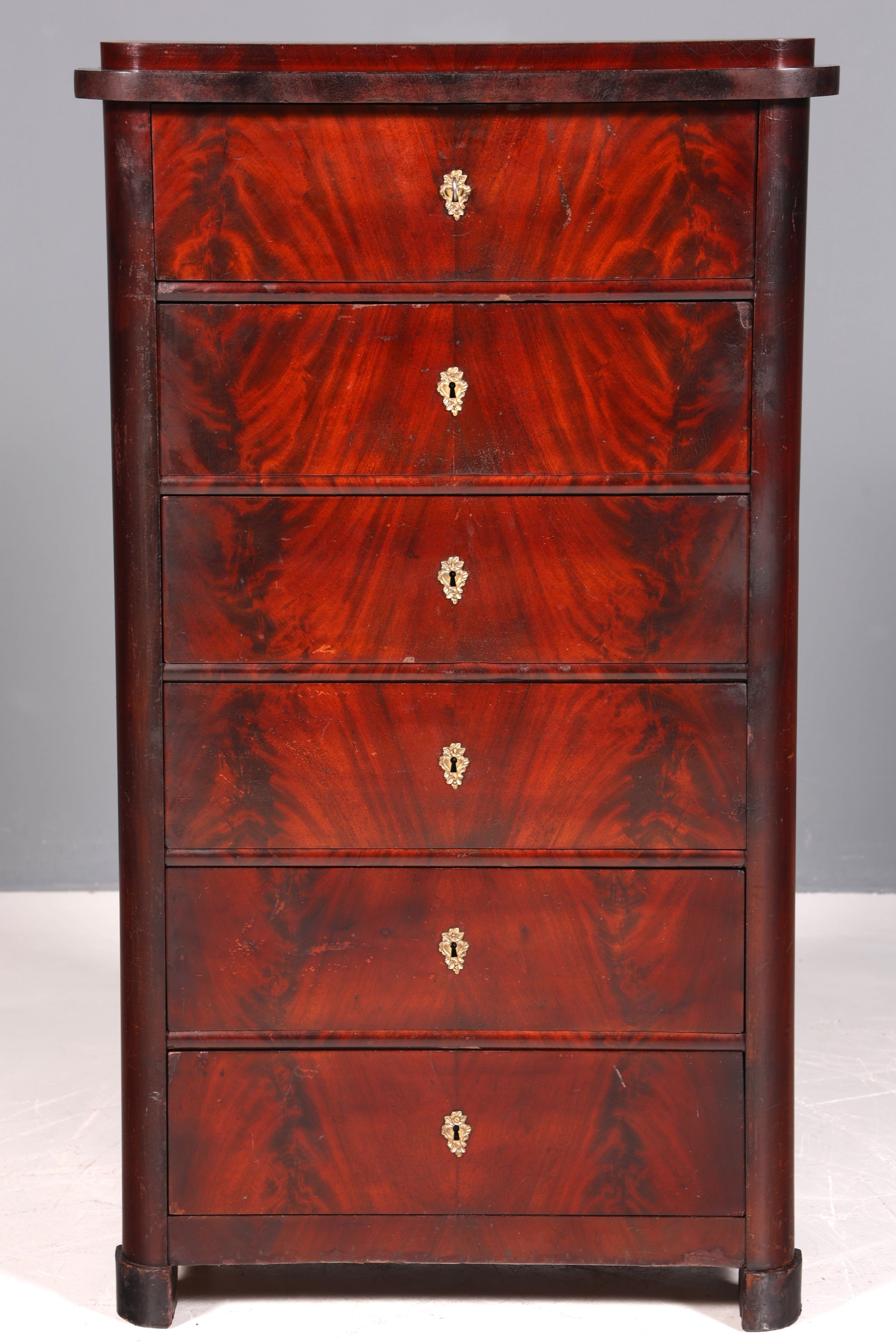 Beautiful Louis Philippe chiffonier circa 1880, Gründerzeit (late 19th-century) vertiko cabinet, Semainier