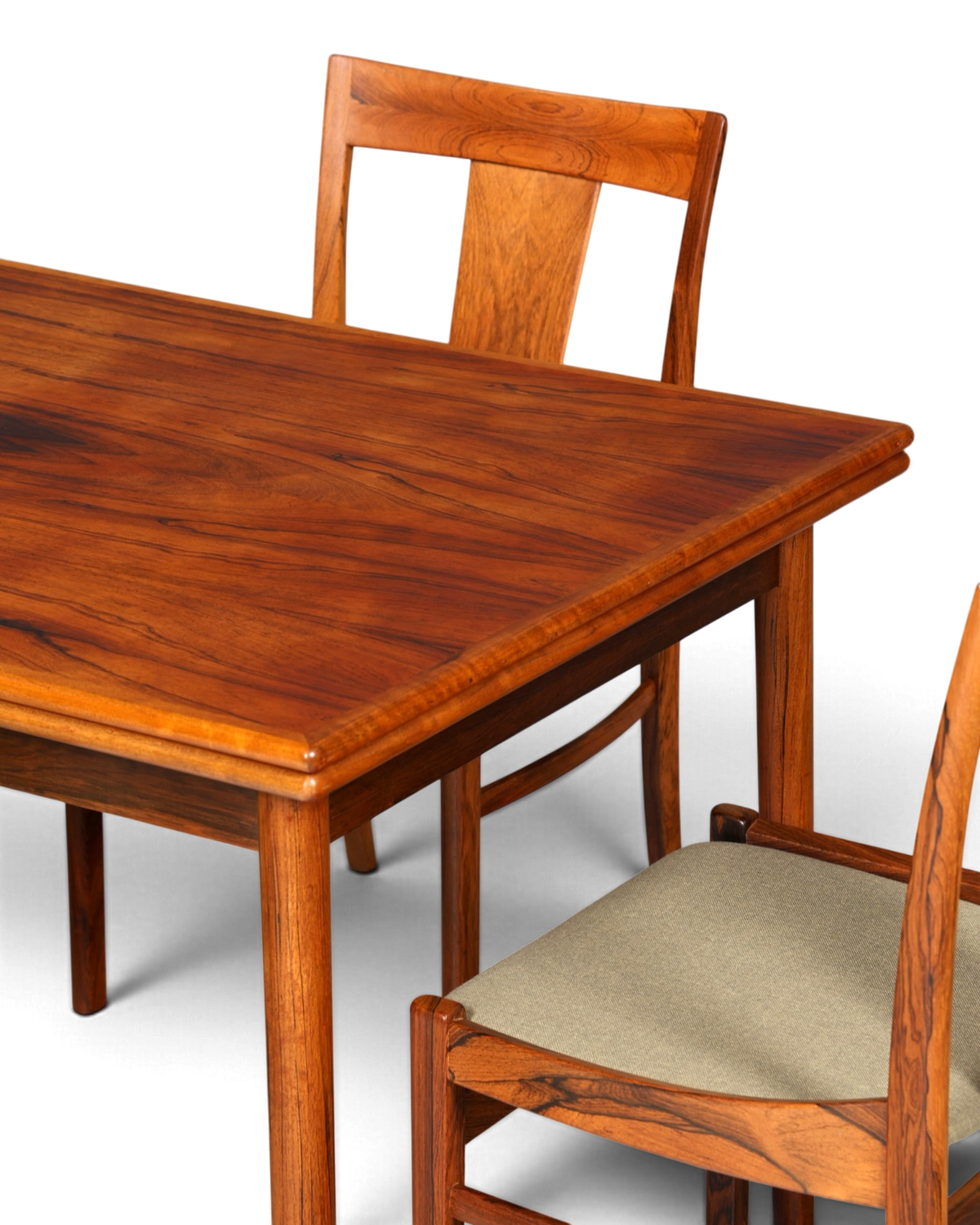 Hauptstadt Möblerei Mid-Century Esstisch aus Echtholz mit markanter Maserung und passenden Stühlen im Vintage-Design
